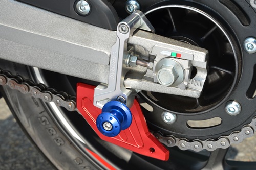 353-300-SRW アグラス AGRAS チェーンアジャスタースライダー 12年以降 GSX-R1000 シルバー/赤/白 HD店 AGRAS(アグラス) チェーンガードFRP\u0026スタンドプレート レッド 353-278